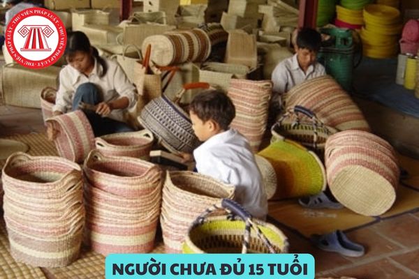 Người sử dụng lao động phải giao kết hợp đồng lao động bằng hình thức nào đối với người chưa đủ 15 tuổi?