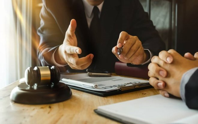 Quyền nhờ người bào chữa của người bị tạm giữ, bị can, bị cáo và một số kiến nghị