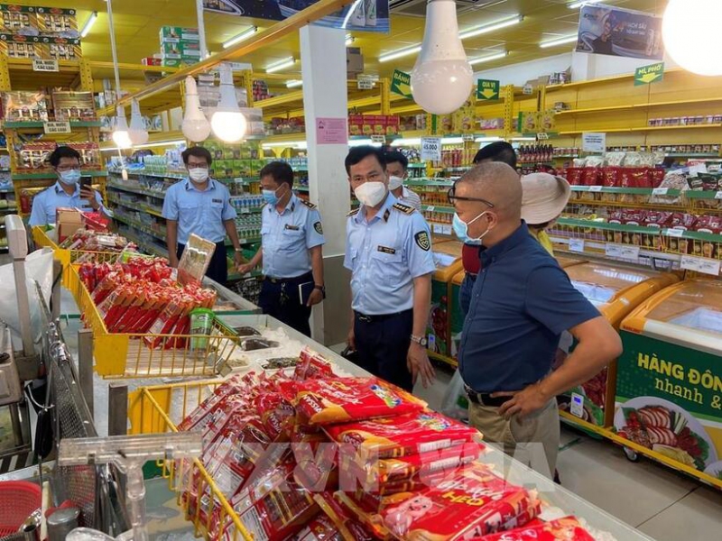 Tiếp tục đẩy mạnh cao điểm đấu tranh ngăn chặn, đẩy lùi buôn lậu, gian lận thương mại