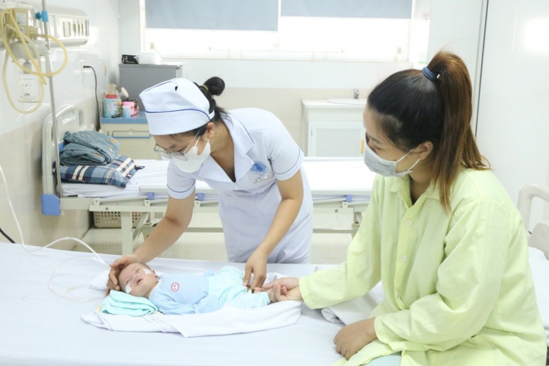 Cấp giấy chứng sinh cho trẻ sinh ra do mang thai hộ thế nào?