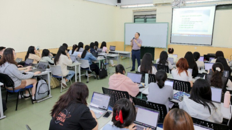 Quy định chế độ nghỉ hưu ở tuổi cao hơn đối với nhà giáo trong cơ sở giáo dục công lập