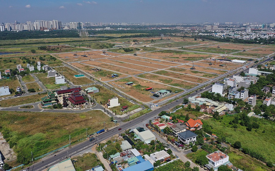 Cấp sổ đỏ cho hộ gia đình đang sử dụng đất được giao không đúng thẩm quyền như thế nào?